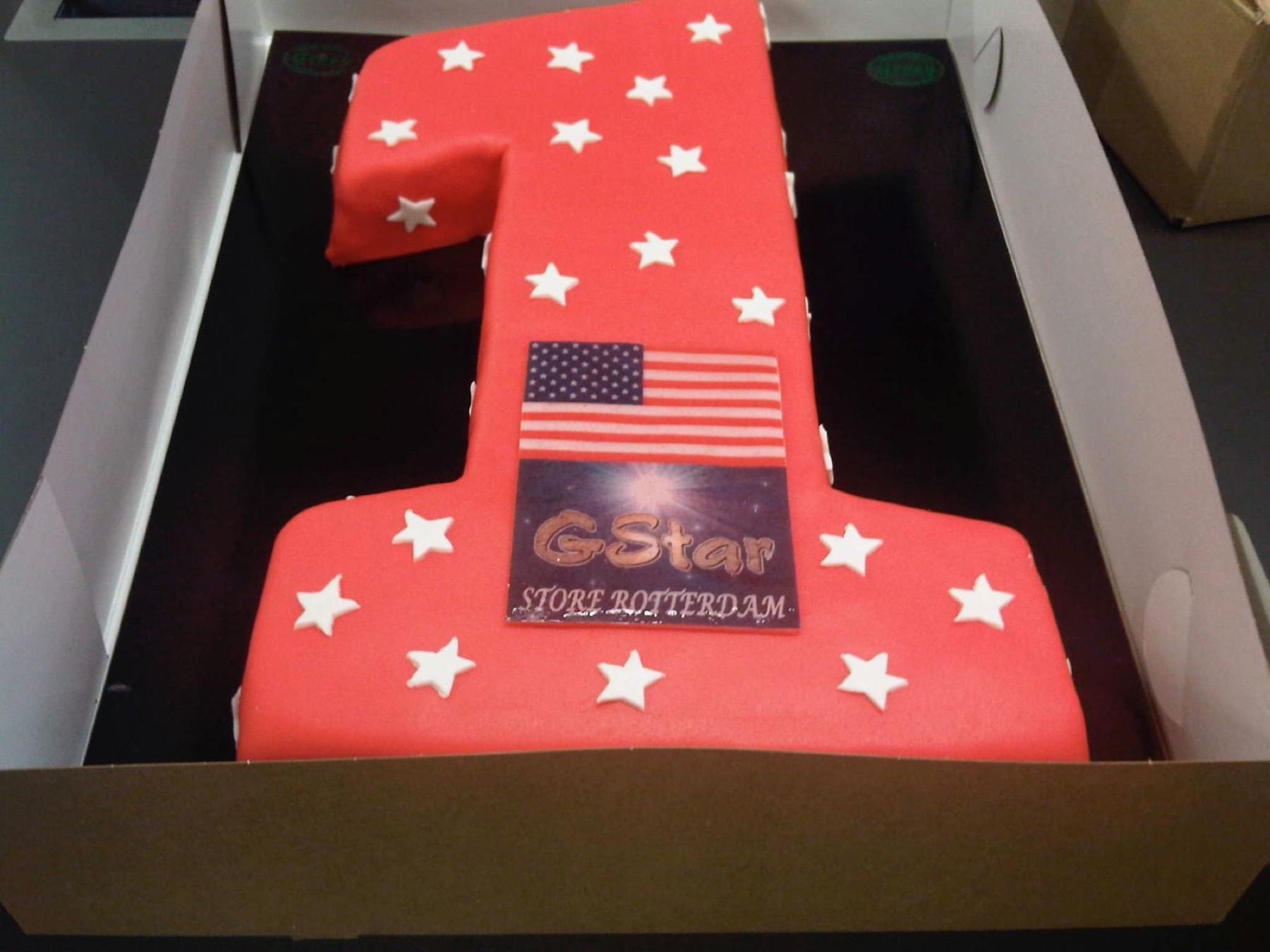 Red number-one cake with stars and a G-Star Store Rotterdam label